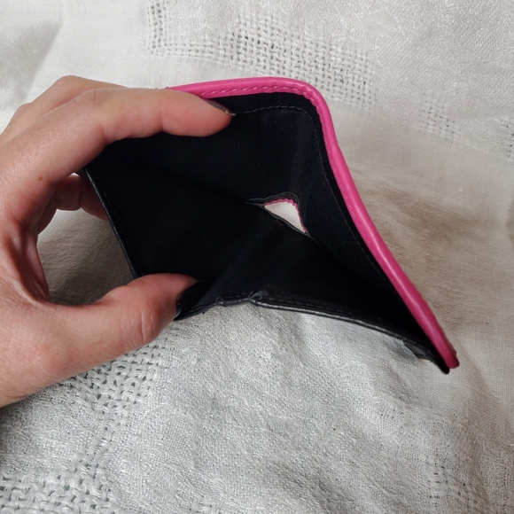 Marc Jacobs Sophisticato Disc Bow Emi Wallet in Pink and Black - Picture 7 of 11